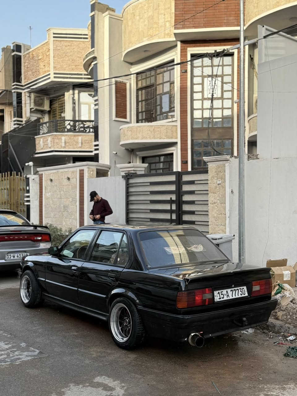 سلام عليكم زعره
موديل 88 
محرك 20 مفتوح 
داخلها كلش نضيف 
بيها نواقص بسيطه مكاني بغداد دوره بيع او مراوس***********
