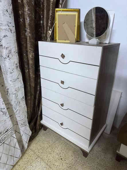 غرفه نظيفه جدا للبيع العنوان موصل سعر بلاش ٣٠٠  للاستفسار الاتصال على الرقم التالي ***********
