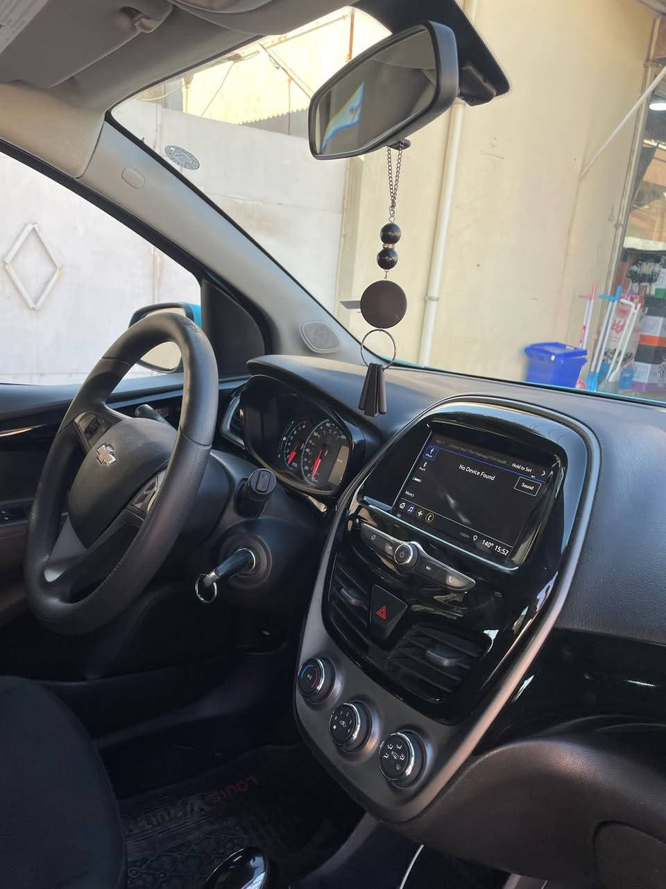 السلام عليكم سياره للبيع كلش نضيفه ما عيزهه غير بس سايق جديده وحلوه مثل ما موضح بل صور لون مميز كلش حلو محرك 1500ضررهه مالتهه فقط جامرلق امامي تعديل مو تبديل موديل 2021طالب عليهه 115$وبيهه مجال قليل مكاني كركوك رقم التلفون ***********
