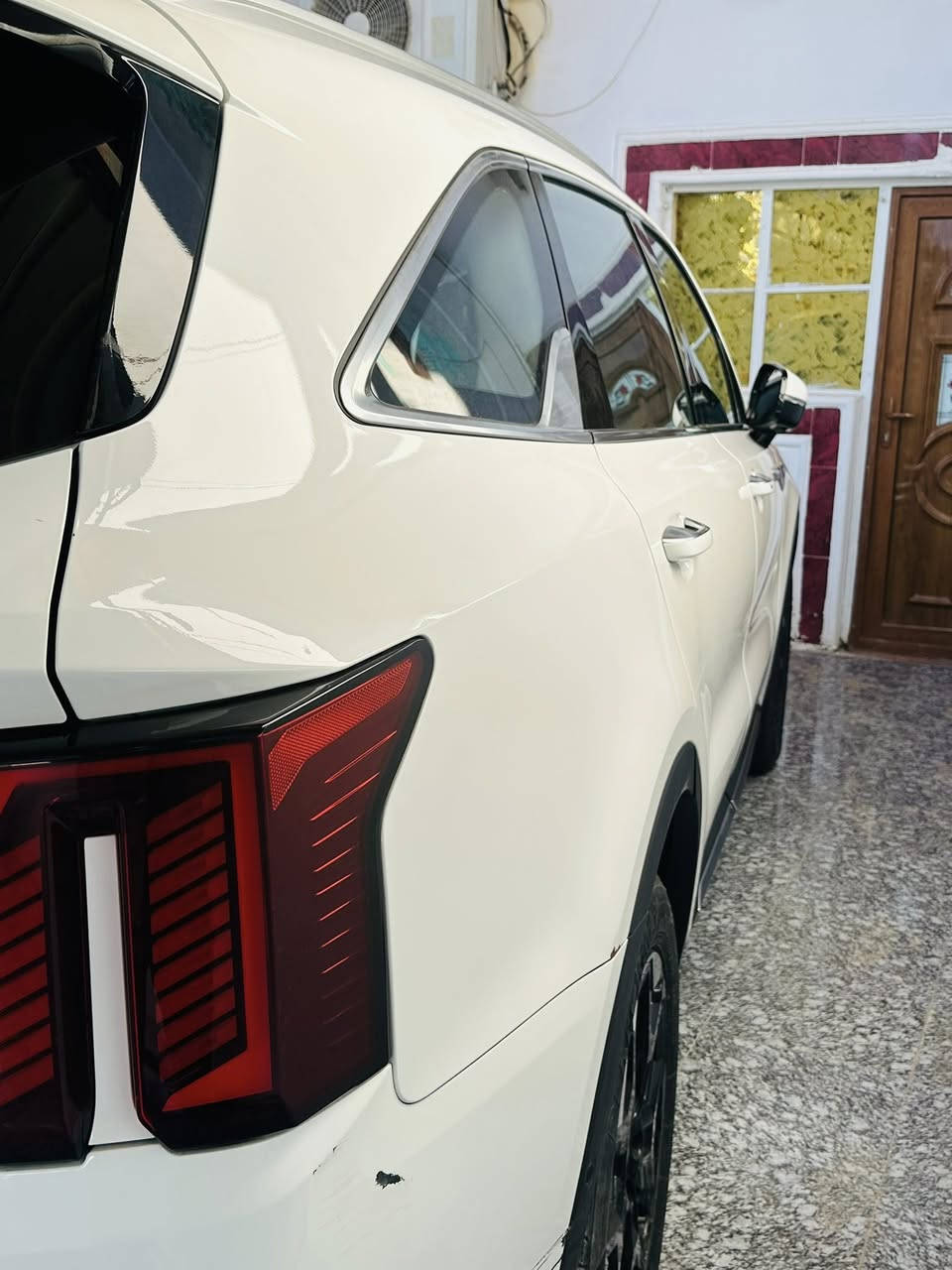 للبيع فقط سورنتو موديل 2024 خليجي فول 1/1
المواصفات 
بصمة تشغيل 
بصمة ابواب 
4سلندر 2500
كراسي جلد 
كراسي كهرباء الاماميه والخلفيه كذالك 
7راكب 
3قطع تبريد 
سقف بنراما 
شاشة متصله 
كشن حار بارد 
لد امامي 
لد خلفي 
4وضعيات قياده 
سياره ماشيه 56 الف 
ضمان الشركه الدوليه
4كامرات 
حساس امامي خلفي 
اوتو هولد 
اوتو بريك 
بيه هواي مواصفات 
بيه فقط bdr بل باب خلف الصدر وشخط خباثه شبر بنفس المكان الباقي كفاله عامه 
السعر 280 وبيه مجال مكان السياره الرمادي  
للاستفسار الاتصال ***********
