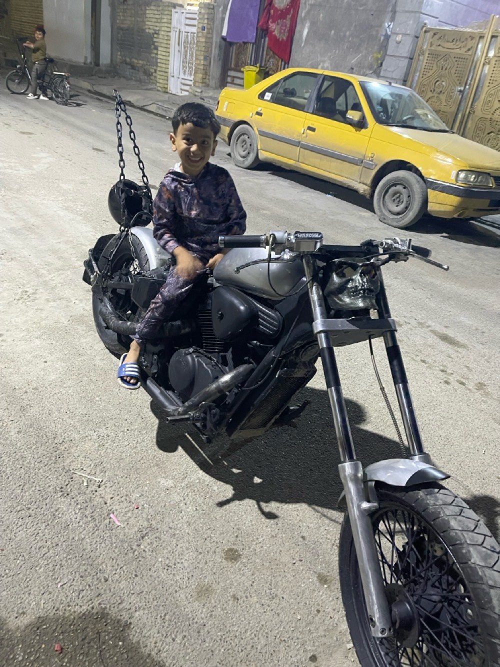 سلام عليكم للبيع هونده ستد ببر ماشه طويله  مكان دراجه بغداد بدون اوراق مكتبه فقط

 