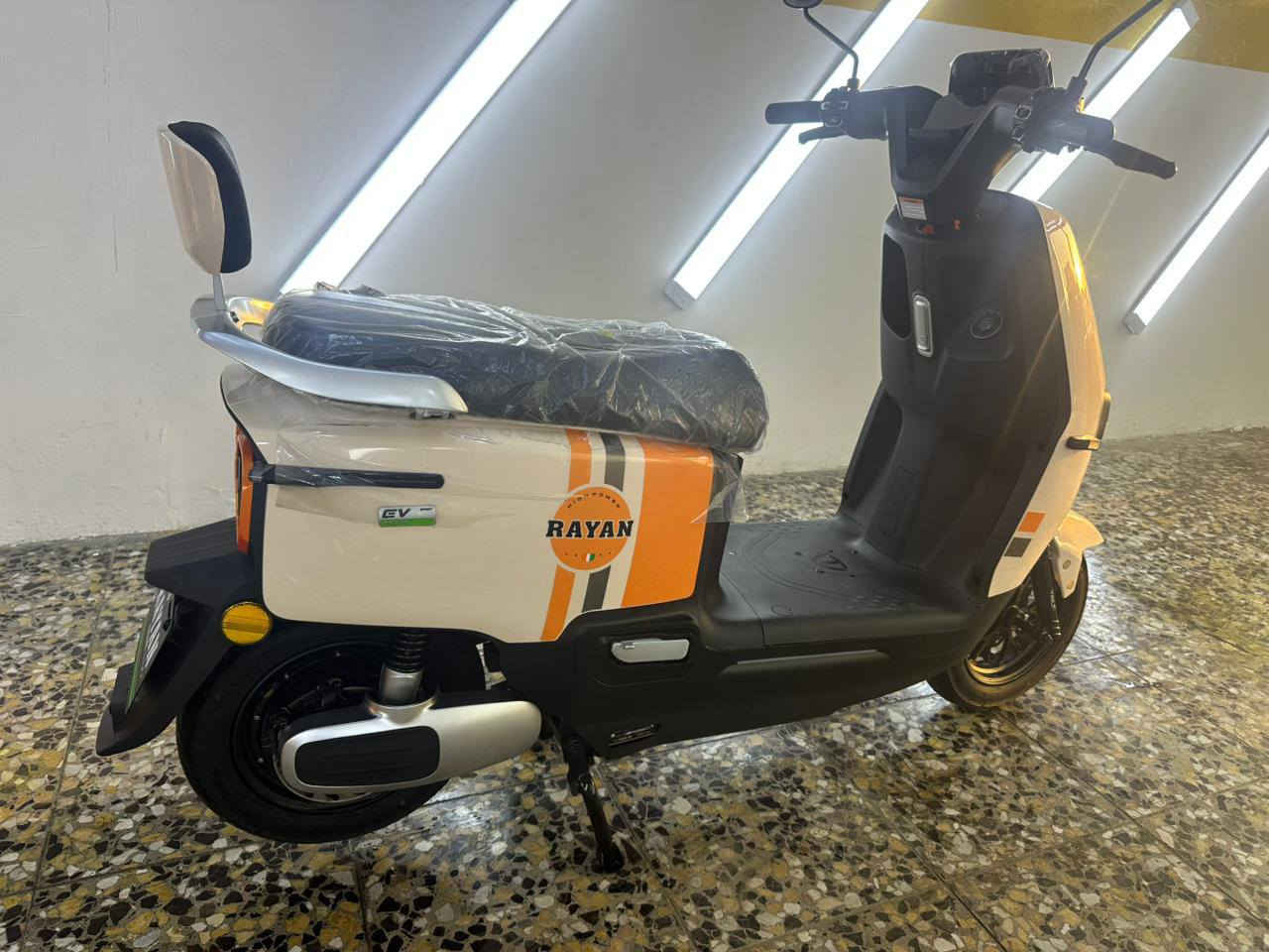 للبيع دراجه جديده شهر من نازله سعهرها 850 وبيها مجال قليل عنوان بغداد حي القاهره رقم صاحب دراجه ***********
