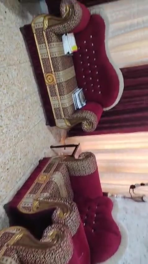 السلام عليكم تخم رئاسي للبيع يتكون من عشر مقاعد اخو الجديد اي ضرر مابي سعره ٥٠٠ الف للاستفسار***********
