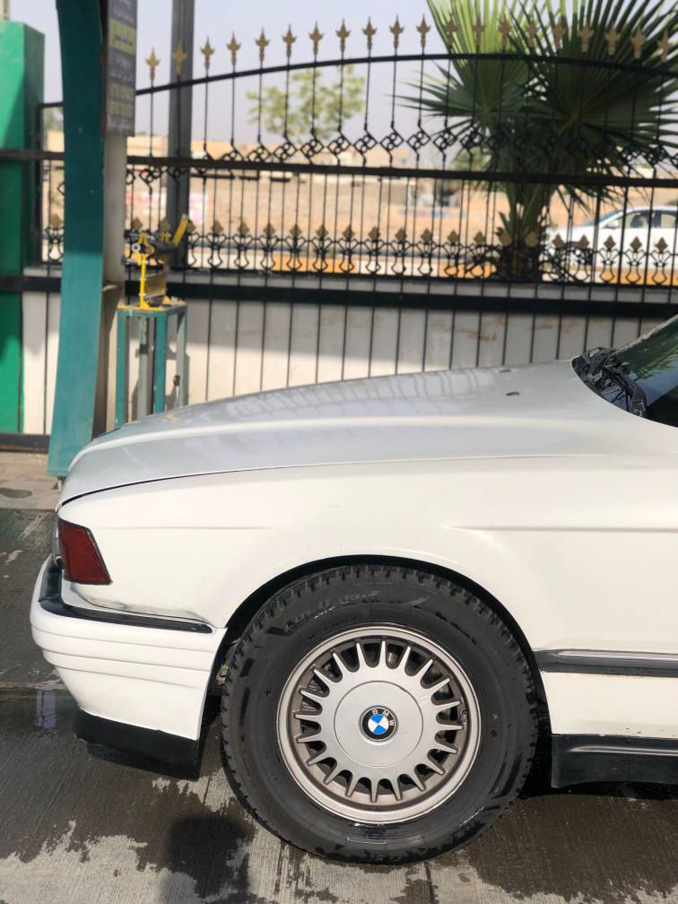 سلامو عليك ئه خواني عندي BMW735توماتيكة سلايته 4تياراته جديد سنوي جديد كارباي شخال رقم واتساب بي*********** كركوك, العراق
