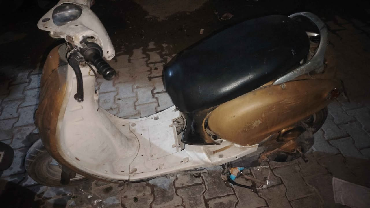 دراجه عبد الحليم 140 نضيفه شغاله كلشي مابيها بريك امامي خلفي شغال يرادلها كفرات وترتيب فقط محرك ما مفتوح عنواني بغداد الشعلة وهاذه رقمي راسلني واتساب بيك خير ودلل *********** بغداد, العراق
