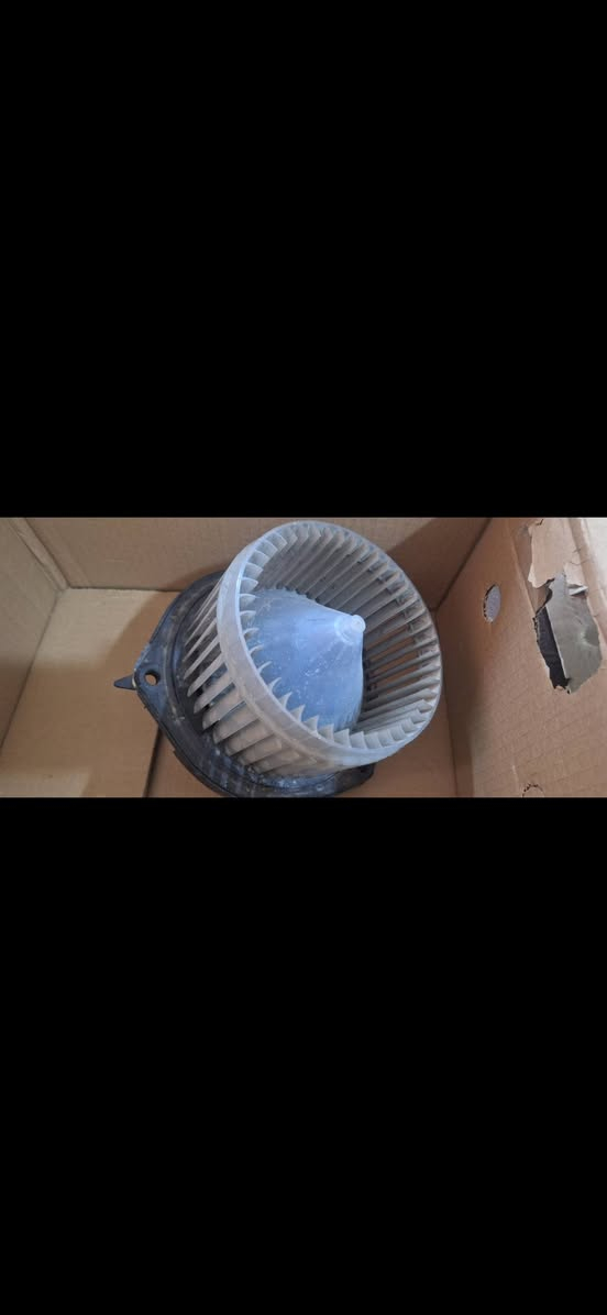 السلام عليكم
فريز امبالا قديم 
مكثف وضفيرته اصلي قديم 
فان امبالا قديم 
توصيل كل المحافظات وشرط الضمان 
***********
***********
