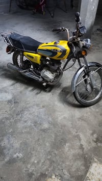 دراجه للبيع ادوات كفاله من كلشي جاهزه كهربائيات كله شغاله السعر ٣٠٠ 07...