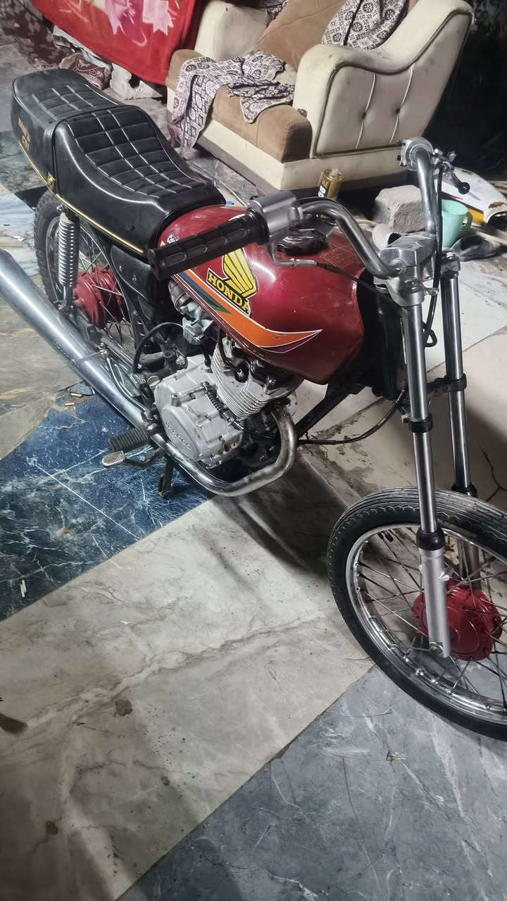 سلام عليكم للبيع سعر 425ارشيا ايراني اوراق اصولي  اصولي  دراجه كامله ونضيفه تعمير  2019   مجفته جديد اصلي بوشه وبستم ولفات انتنس  محرك لا نضيح ولا تبخير  الشراي ع رقم الهاتف العنوان  كربلاء حي العسكري ***********
