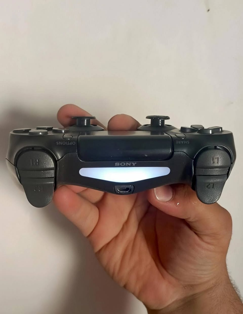🎮 يدة بلايستيشن 4 أصلية SONY 🔥
جودة أصلية وراحة ممتازة أثناء اللعب 🎮
مناسبة لجميع ألعاب الـ PS4 وتشتغل بكفاءة عالية ⚡

💰 السعر: 20 ألف دينار
✅ السعر بي مجال للجادين

🚚 التوصيل داخل مدينة الموصل مجاني
📦 خارج مدينة الموصل التوصيل 5 آلاف دينار

📩 للحجز والاستفسار مراسلة الصفحة


**إذا كنت صاحب هذا الإعلان وتريد حذفه لأي سبب، رجاءا أرسل رسالة إلى الدعم الفني**