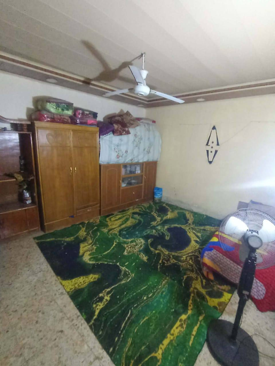 بيت  للبيع (مساحة 160متر) 
مشمول بالتطويب حسب قرار بلدية الحلة .. وسلمونه نسخة من السند الي على أساسه نقدم 
البيت ١٦٠ متر 

البيت يحتوي على غرفتين نوم وحدة فوك وحدة جوة وصالة ومطبخ وصحيات وممر ورة البيت و
حديقة كبيرة وكراج سيارة 
..... 
العنوان / ابو خستاوي / شارع منصور السماك / نهاية الشارع عاليمين
....
السعر 33 
وبي مجال بسيط 
......
للاستفسار مراسلة الصفحة أو الاتصال على الرقم👇
......
                                  ***********
