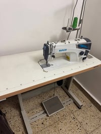 مكينة خياطه ماركة MAQI للبيع مكينه استخدام قليل السعر 300 وبيها مجال  ...