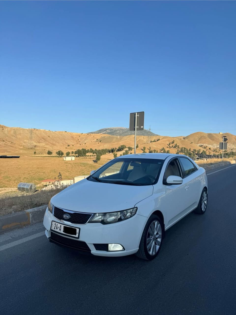 كيا سيراتو موديل ٢٠١٣ 
٢ پارچة بوياخ
جةمپيكي پيشي هةية 
گيرو مةكينة بةشةرت 
رةقةم و سةنةوي نوية 
بةناوي خؤمة
***********
*********** سوران, أربيل
