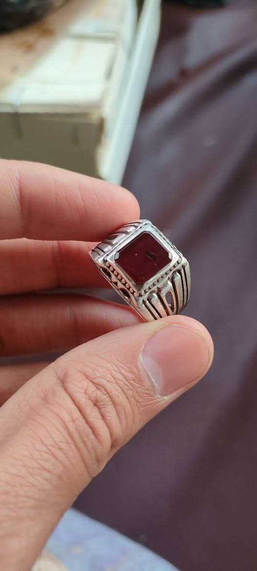 الي يحب يحجز يراسلنا على الواتساب  ( *********** )
او التواصل على الخاص 

اهلاً وسهلا ومرحبا بكم 

💯 خاتم بحجر العقيق اليماني الأصلي 💯

💢 ذات مظهـر وجـودة ممتـازة  💢

⭐  قـطـعـة تسـر النـاظـريـن  ⭐

 يـتـوفر خـدمـة تـوصـيـل لجـمـيـع مـحـافـظـات الـعـراق 💫

فضل التختم بالعقيق 

عن الحسين بن علي عليهما السلام قال: قال لي رسول الله صلى الله عليه وآله و سلم " يا بني تختم باليواقيت و العقيق فإنه ميمون مبارك و كلما نظر الرجل فيه إلى وجهه يزيد نورا ً و الصلاة فيه سبعون صلاة )،
