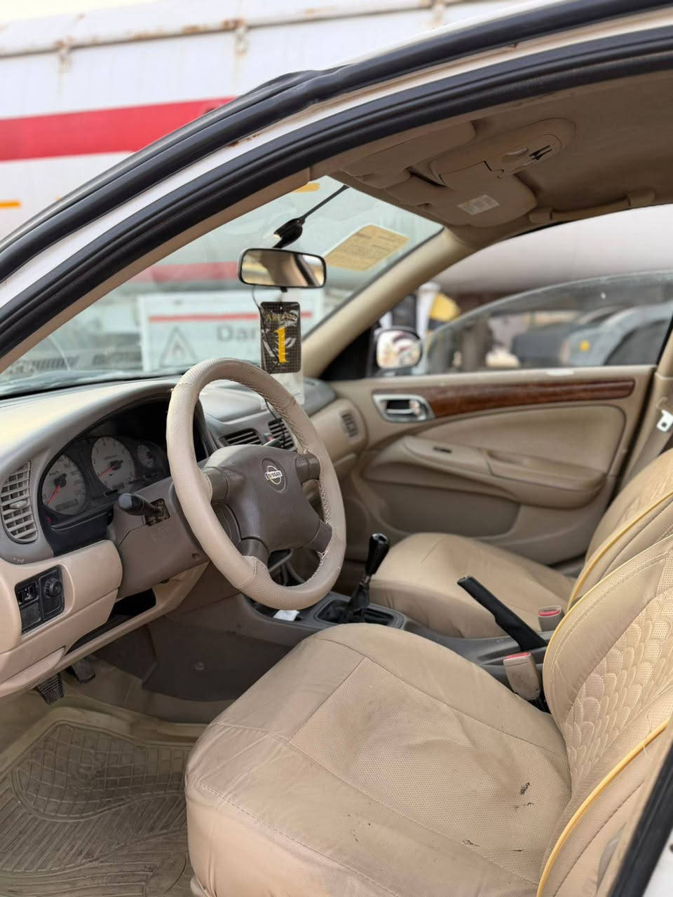 السلام عليكم
نيسان صني 2007 رقم بابل 
بسمي 
مكفوله من الضربه والتبديل 
مكينه ١٨٠٠ قبق اسود 
كير عادي 
تخم تاير جديد
حداديه جديده مسويها من الطول للطول 

تبريد ثلج مسويله ادمه 
كامله عل ايدي 
مكانها حله 
سعرها ٦٥ 
***********
