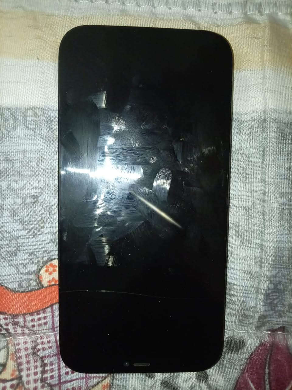 سلام عليكم ايفون 12 برو ماكس ذاكره 256 بي فطر بل شاشه واضح بل صوره + الشاشه مرات اضل ترعش و هم موضحها بل صوره مبدل بطاريه و فيس ايدي واكف سعر 250 عنوان بغداد سبع اقصور الرقم ***********
