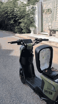 السلام عليكم
دراجه شحن R9 موديل 2025 للبيع 💐💐 نظيفة جدا جدا 
البطاريات 100%
 فول مواصفات 💐💐
✅ Mp3 بلوتوث
 بطاريات عدد 5 اصليه✅نظام R رجوع الى الخلف ✅شاشه دجتل نظام الحديث مو القديم ✅ ✅تحديد اعطال 4 سرع ✅بريكات هيدروليك قويه جداا ✅السرعه القصوى70KM
✅جهاز انذار ضد السرقه
✅ملف 1200
✅لايت LEDزنون 
✅اشايرامامي خلفي 
✅دبلات 2امامي هايدروليك والخلفي غازي
✅السعر المطلوب ٥٢٥ الف وبيها مجال بسيط
مكاني كربلاء المقدسة طريق بغداد عمود ١٤٧
هاتف ***********
