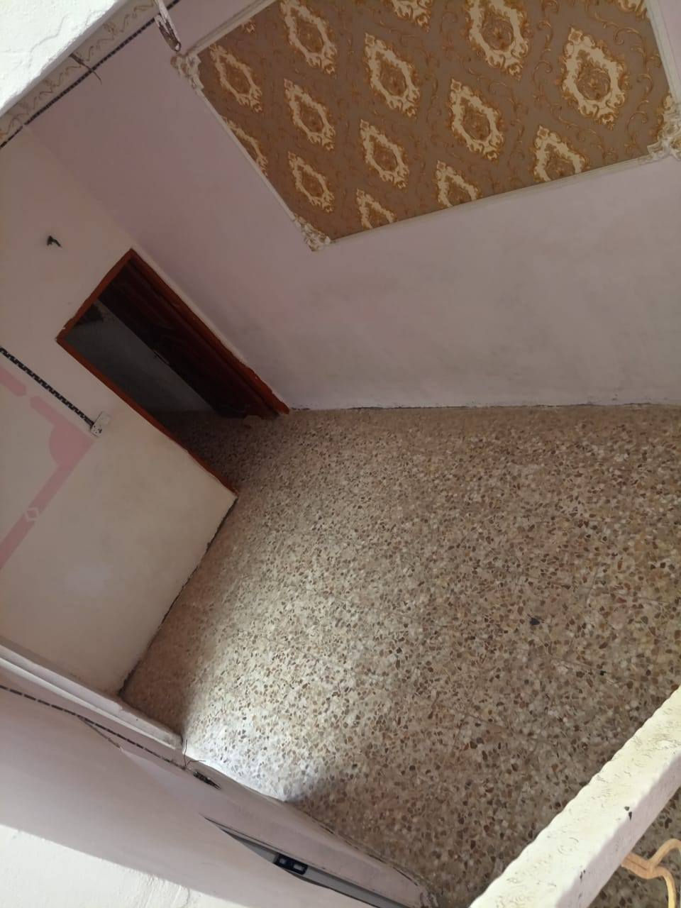 يالله بيت للبيع المساحه 100متر سند ٢٥ قرار محكمه غرفه او صاله استقبال مطبخ او صحيات داخليه او خارجيه البناء درجة أوله خدمات كامله مي كهرباء مجاري العنوان كربلاء طوريج خلف مدرسته امال الاجيال السعر 37 معه مجال للشراي /

مراجعت مكتب الابداع العنوان شارع الحوالي قرب مطعم قنديل *********** /*********** واتساب تفاصيل أكثر اتصل
