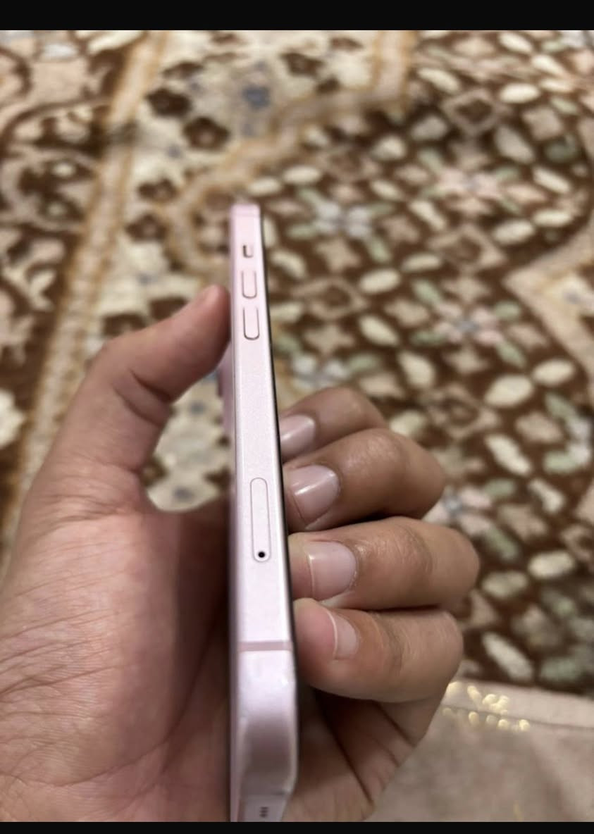 السلام عليكم متوفر ايفون ١٥ عادي جهاز على البلاد ما مفتوح بي برغي بدون ملحقات فقط جهاز 
ذاكرة ١٢٨ 
بطاريه ٨٧ ٪؜
تك سيم 
لون وردي 
كأمره دقه فول 
مكان كركوك 

سعره ٦٧٥ الف وبي مجال 

رقم اتصال فقط : ***********
رقم واتساب فقط:***********
