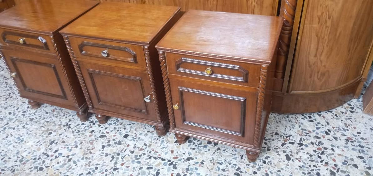 كومدي عدد 3 صاج تزكام مستعمل ارتفاع 70سم عرض 55 سم عمق 45 سم سعر الواحد 30 وبي مجال العنوان بغداد حي الإعلام سوق اميمه  حي الشباب نهايته الشارع فرع ماركت فريش موبايل عراقنا وتساب بي 
*********** 
***********
يوجد توصيل غير مجاني داخل بغداد فقط
