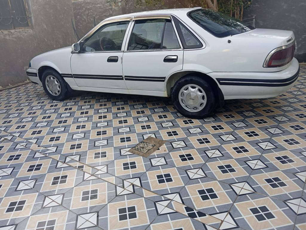 دايو برنس موديل 1995رقم بغداد دولي سنويه وهزه جديده .بأسمي لون ابيض. مكينه 2000مفتوح جديده كير واتو جديد . بيه مكانات صبغ سياره بلاديه شواصي جدد . تبريد عاطل . تايرات نضيفات . مشط ستيرن مال حاويه حداديه نضفيه. كهربائيات شغال كيجاته كله شغاله. خياس مابيه .. سياره مال جناي .. سعره 35وبيه مجال . 
مكانه بابل قضاء القاسم 
*********** حلة, بابل
