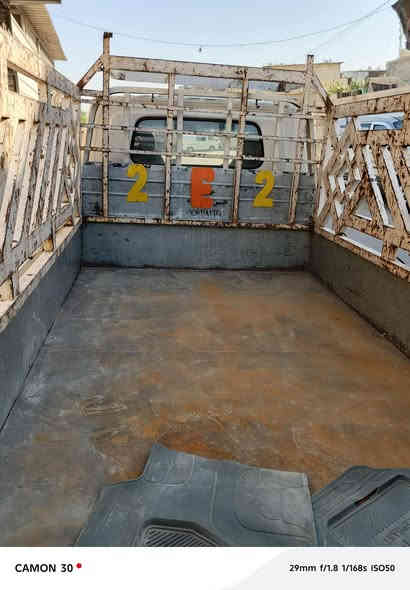 ام عيون 2000 ام الحاكيه 
سنوية لل٢٨ باسمي 
رقم بصرة مشروع وطني انكليزي الجديد 
مهزوزه و قمارة بلاديه شاصي مكفول من الفطر وغيره 
لاضربه لا خياس السيارة تخم تاير كير ومكينه ناعمه واحلى من الصور بالحقيقه مكاني مدينة الصدر الداخل 
*********** 
السعر ٦٧ $ بيهه مجال حك جيه
