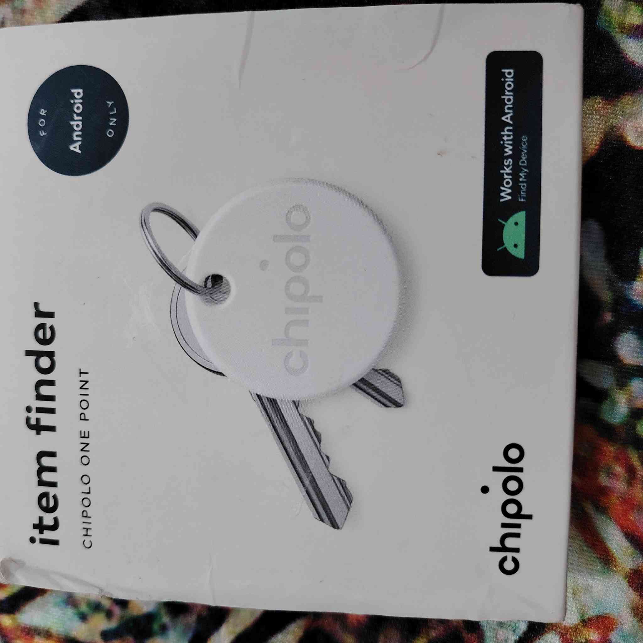 ١٥ الف ع اول تم 
هذا المنتج هو جهاز تتبع العناصر Chipolo ONE Point المصمم حصريًا لأجهزة أندرويد. 

يعمل مع شبكة "العثور على جهازي" (Find My Device) من جوجل لتحديد موقع العناصر المفقودة. 

يتميز بإنذار صوتي عالٍ بقوة 120 ديسيبل لتحديد مكان الأغراض بسرعة. 

مقاوم للماء ومزود ببطارية CR2032 قابلة للاستبدال تدوم لأشهر. 

يرسل تنبيهًا إلى هاتفك في حال تركت أغراضك وراءك.


**إذا كنت صاحب هذا الإعلان وتريد حذفه لأي سبب، رجاءا أرسل رسالة إلى الدعم الفني**