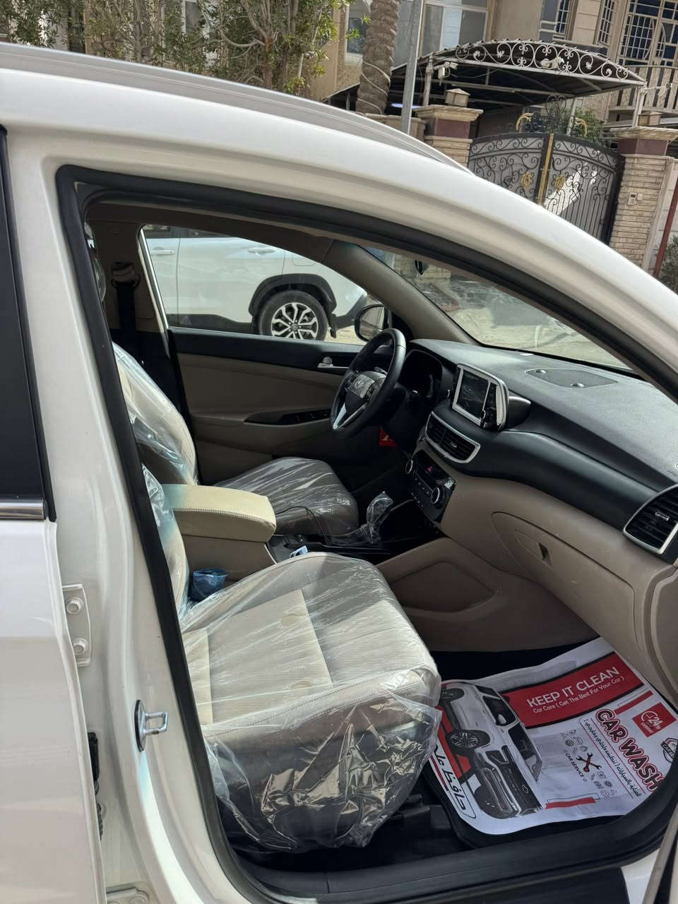 توسان2020  ‏بغداد
بصمه ابواب 
‏ماشية80
‏ ملاحظةمكفوله بدون صبغ
بصمه تشغيل عدد٢
اناره ابواب ترحيب
انظمه قياده
تحكمات ستيرن
ارضيه جلد
شاشه كاربلي اصل
شحن وايرلس
حساس امامي خلفي
لد نهاري
ثلاجه بالجكمجه
بصمه 2 عدد
كشن كهرباء
حساس امامي + خلفي
شحن موبايل واير ليس 
درايف مود 3عدد- ECO- NORMAL -SPORT
تحكم استيرن جيهتين 
كروز سرعه 
مرايات شفط إشاره بل مرايات 
يدادت نيكل
تبريد قطعتين
خمس ويل كروم 
بك لايت ليد LED 
هندبريك بل رجل 
سيرفس للزيوت من شركه موتال للزيوت 
‏ مكان بغداد زيونة
السعر180
 قمي***********
