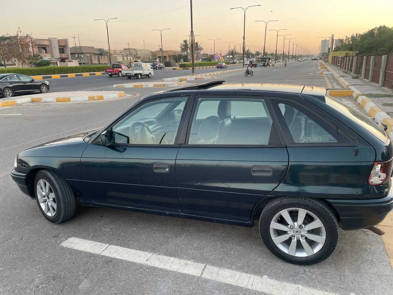 السلام عليكم 
اوبل استرا موديل 1994 وارد ياباني كير اوتو مالكصه 
محرك خير من الله افحص وشوف 
كشر نظيف نصبتها كدامك حلوة 
مابيها قطرة خياس او تصليح  

السعر 38 ورقة بيها مجال قليل  
الشراي على رقم  ***********
