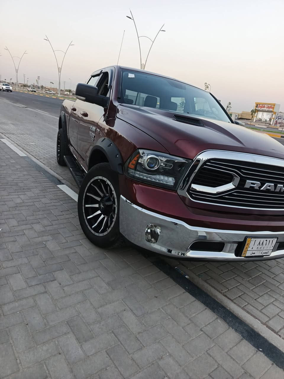 السلام عليكم                 
رام كلاسك 2019 
فول سياره ورد مريكي 
حادث جاملغ وبنيد 
سياره بيه صبغ جم قطعه جماليه جديده بدي طويل وباب طويل منضومه غاز كامله  
ويل سعره 750 تخم تاير بلكرتون جديد سياره جهازه الخير مكينه كير بلكرتون شرط 
مكينه 8 حداديه جديده عليه دامه كامله مكان بصره القبله
السعر 165 وبيه مجال سعر مناسب 
 *********** السفسار
