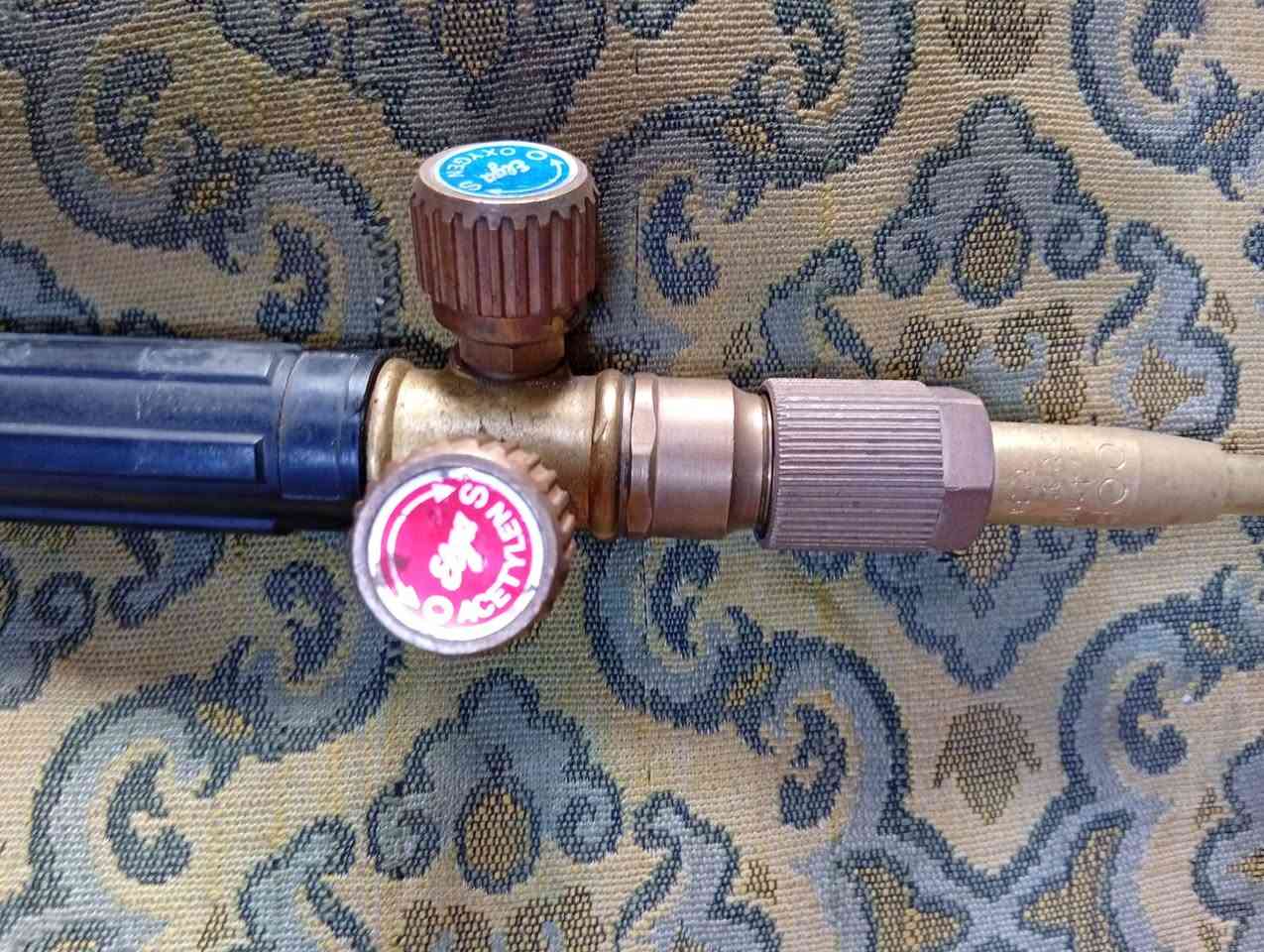 سلام عليكم اصلي سويدي جديد للحيم سعر ١١٠ عراقي بغداد ***********
