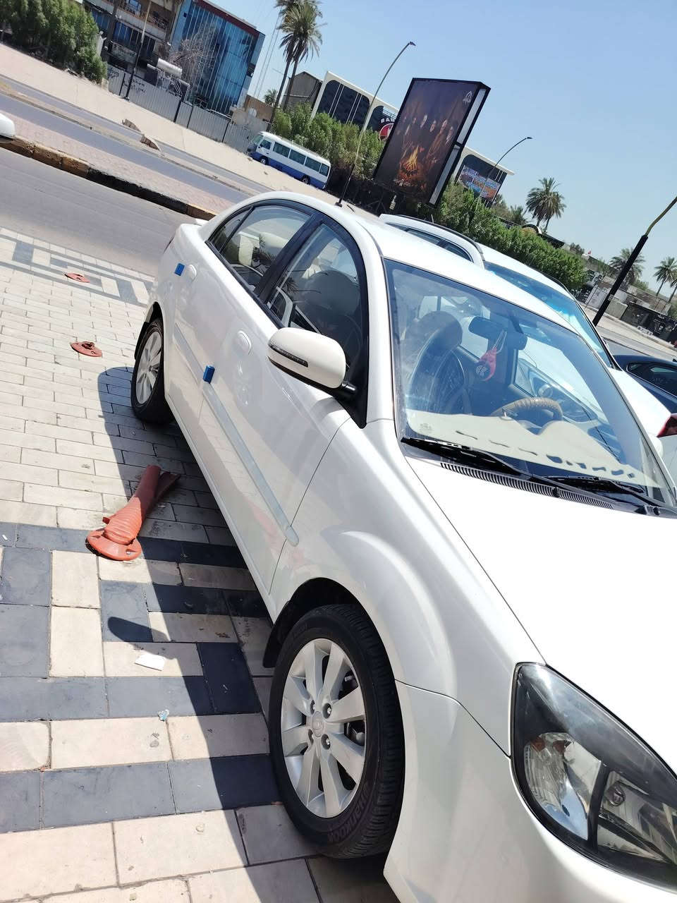 السلام عليكم
كيا ريو ٢٠١٢ خليجي الشركة العامة ماشية ٤٣ فقط محرك ١٤٠٠ كفالة كير محرك تبريد ثلج حدادية جديدة
بيها باب صبغ ومكان بارد صغير والباقي كفالة عامة
سيارة جديدة وممتعوبة وكل تفاصيلها والسونار بالصور 
السعر ٨٣ 
مكانها بغداد الاعظمية او الكريعات 
رقم الهاتف ***********

