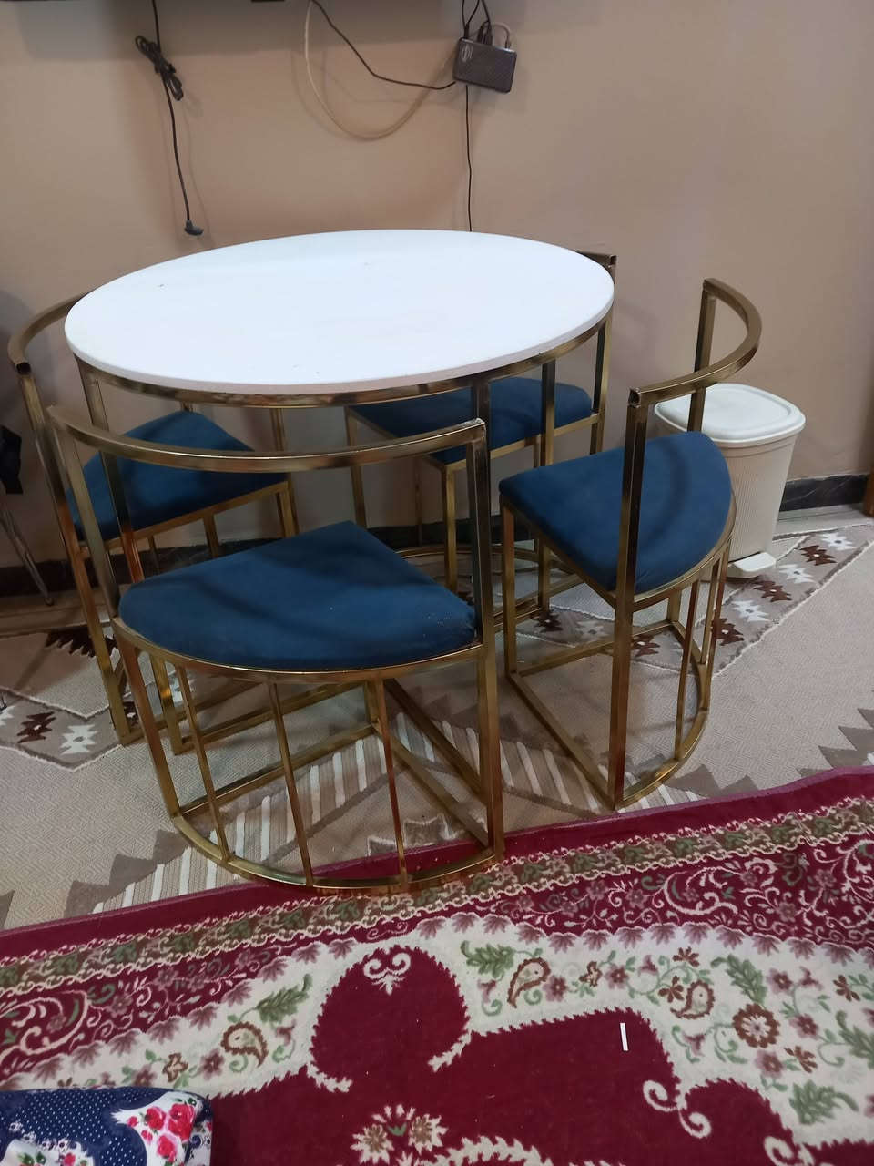 السلام عليكم ميز طعام للبيع نضيف كلش تركي اربع كراسي سعر ٩٠المكان بغداد الصليخ
للتواصل على الرقم ***********
