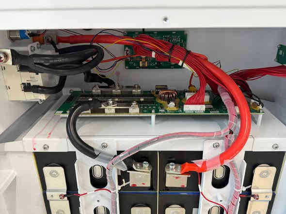 تحطيم الاسعار بسعر منافس مليونين وربع اذا كنت من معجبي الصفحة وقمت بالفعل بنشر المنشور في عشرة كروبات بطاريات نوع خلايا كونيكس وريبت مع انفرتر 6.2kw  خمس سنوات ضمان حقيقي تحت صيانة خبراء صينين داخل العراق مع تقديم كافة الاستشارات  والخدمات بعد البيع للاستفسار الاتصال ب ***********
