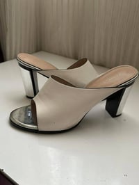 احذية • للبيع