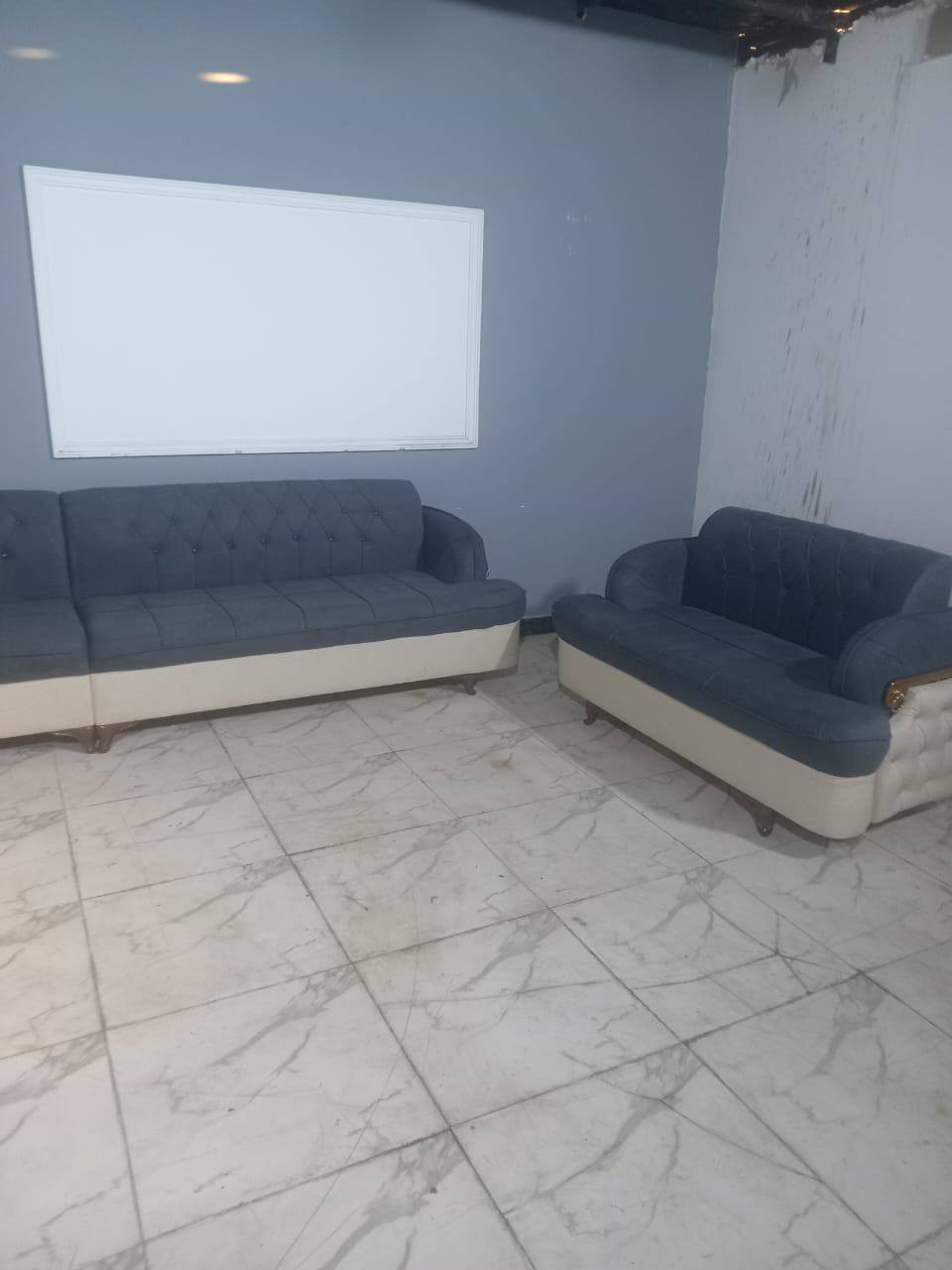 ديوان كامل 11 مقعد 

💥شغلنه يختلف عن غيرنة 💥

 ⭐⭐ ديوان كامـــل بسعـــر مغري  ⭐⭐

     🎁 مع هدية 4 كوشات  🎁

              11 مقاعـــــــد 
 قنفه ثلاثيه عدد 2
قنفه ثنائيه عدد1
قنفه ثنائيه منفصله 1
قنفه زاويه عدد 1

          مواصفات التخم 
مقعد بلوك اسود بلاويد
خشب جام روسي
اسفنج مميز ضغط عالي طبي
قماش قديفة تركي ثقيل 
ارجل التخم عظم عاج ضد الكسر 

متوفر توصيل داخل بغداد والى جميع المحافظات بأسعار مناسبة 
للاستفسار الاتصال على الرقم
***********
العنوان بغداد الشعب حي الانتصار
*********** وانساب
#ملاحظة التجهيز جملة ومفرد
