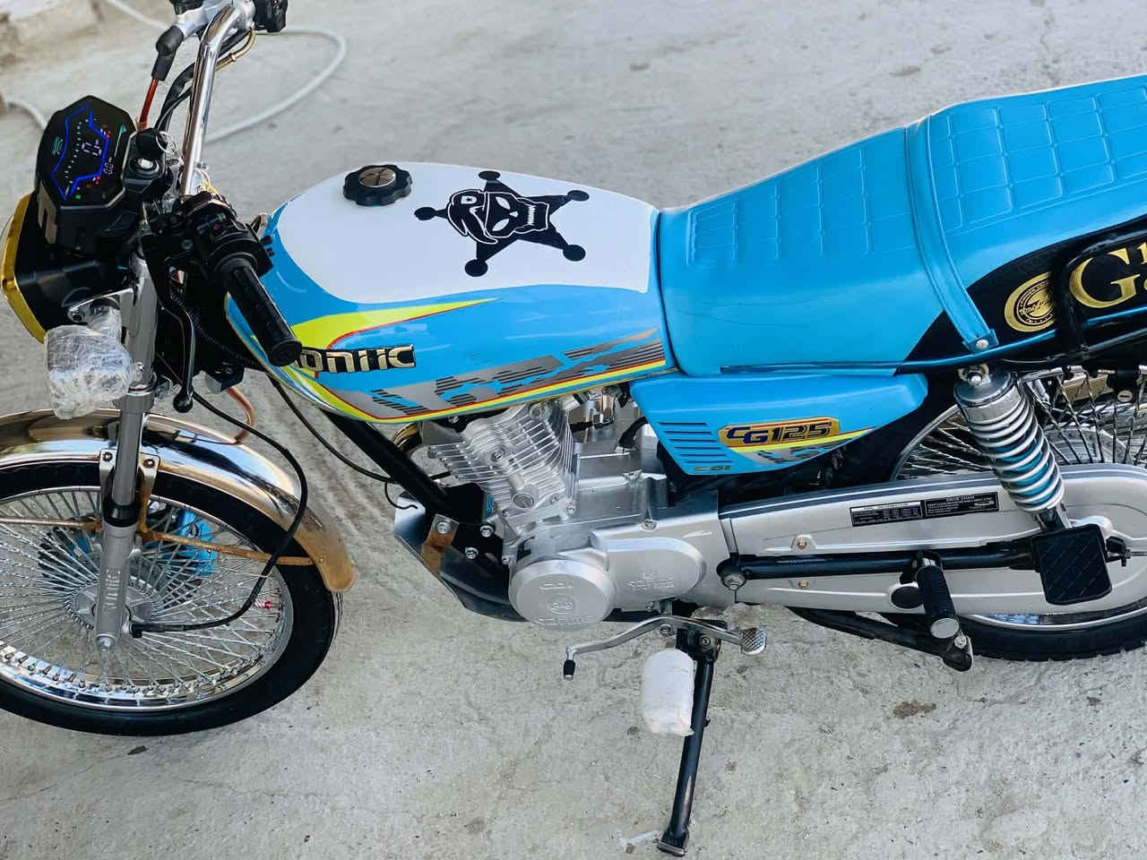 سلام عليكم 👋🏻
دراجه🚴‍♀️ للبيع 🔵
سونك
تايكر 2️⃣0️⃣2️⃣5️⃣
دراجه مكفوله كفاله عامه محرك برغي ما مفتوح بيه شرط بيه شلعه تاكل لكاع دراجه مال جناي اوراق اصولي  📌مكان قريب عل مطار لصويره  💲السعر 750 وبيه مجال استفسار الاتصال على الرقم التالي 📞*********** ولمو شراي ليضل يحجي بكيفه
