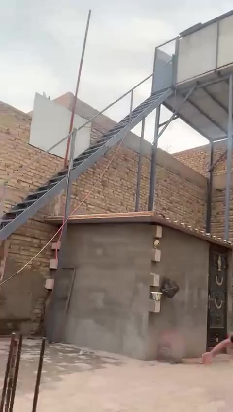 السلام عليكم 
عازوله للبيع -4 -في -6-ارتفاع -9- متر 
شغل درجه اولى 
السعر -مليون ونص - وبيهه مجال 
اتصال  📞 ‭0772 817 0894
