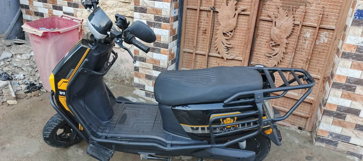 دراجه شحن للبيع او امراوس 
دراجه دبل بصمه 
تحكم عن بعد 
لايت زنون عالي ناصي
اشاير ليزر
5 بطاريات الشحنه الوحده 50 كيلو 
جنطه كلش واسعه 
درع كفرات 
3 سرع بلشاشه 
منفذ شحن 50 
ملف 12V
سرعه 60 الى64 
سعر الدراجه 600 وبيه مجال بسيط مكاني الشعب حي اور رقم تلفون ***********
