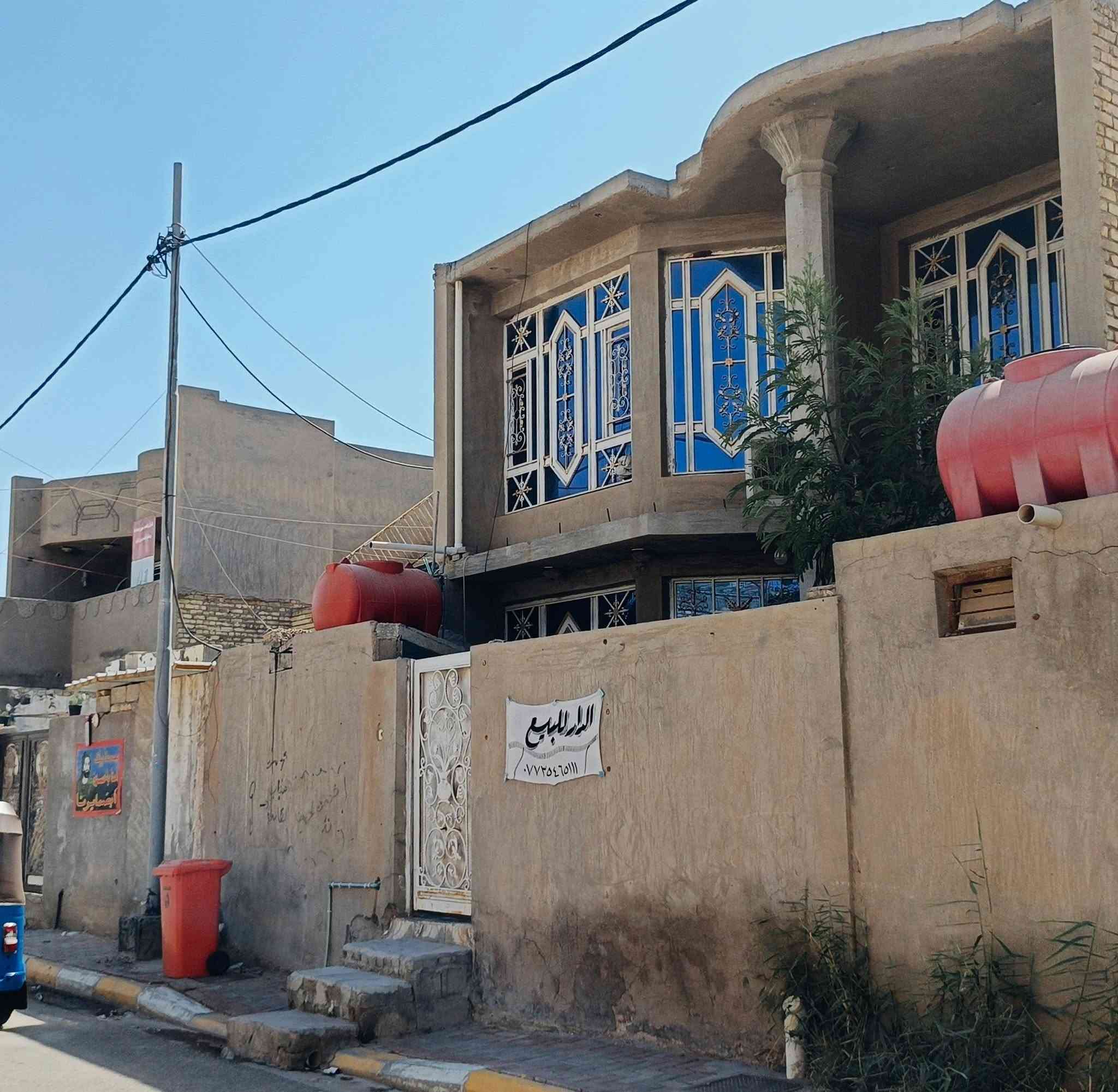 سلام عليكم ورحمة 
دار للبيع طابقبن يحتوي ع 3غرف نوم +استقبال
 مساحه130متر مربع🪙
موقع الأجانب الايمن قرب الاسوق الكبير 
الاستفسار  الاتصال ع رقم ***********
