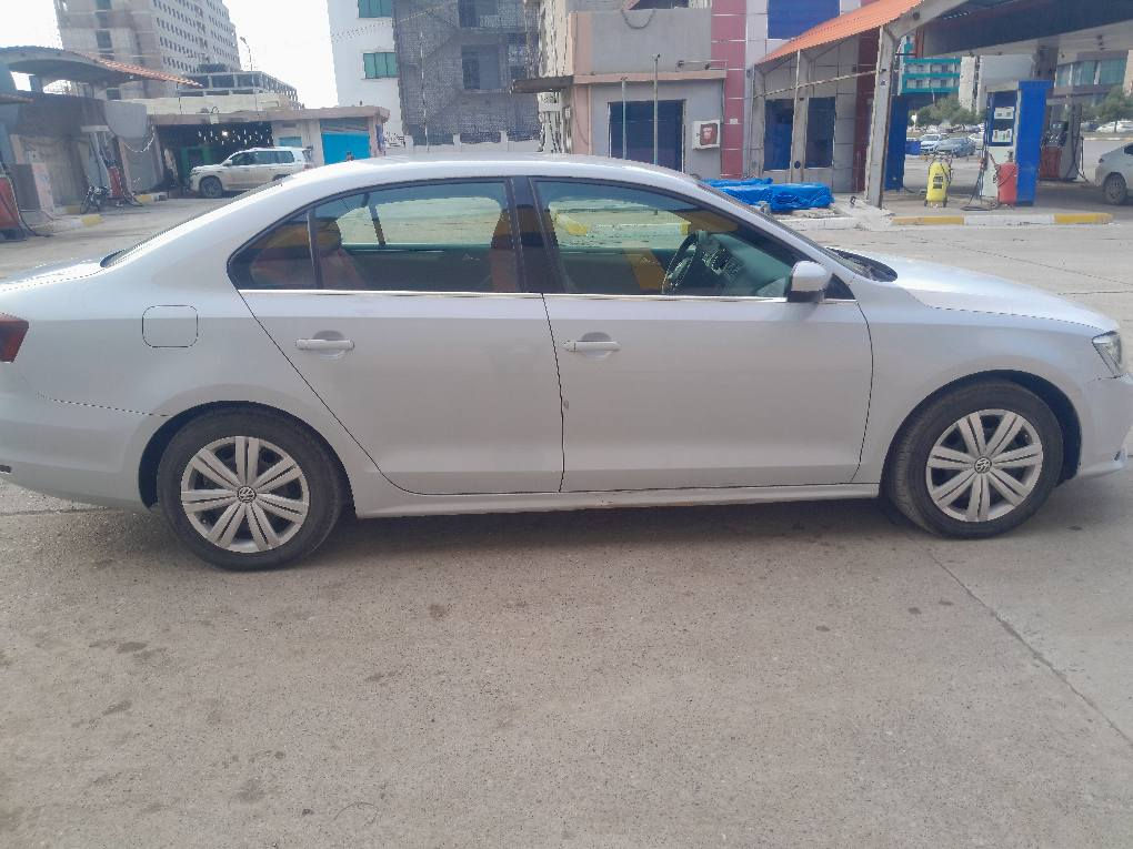 jitta 2017 s مکینە 14 تۆربۆ رەنگ سمنتی کال  
یەک پارچەو پەلەیەکی هەیە دۆسەکەشی دوو بست  pdr
73 مایل رۆیشتووە گێڕو مکینەو تبرید بەناو کردن غرامە هەمووی بە شەرت 122 مەجالێکی برایانە ژینگەو ڕێگاو بانی 2028
*********** شوێن هەولێر أربيل, العراق
