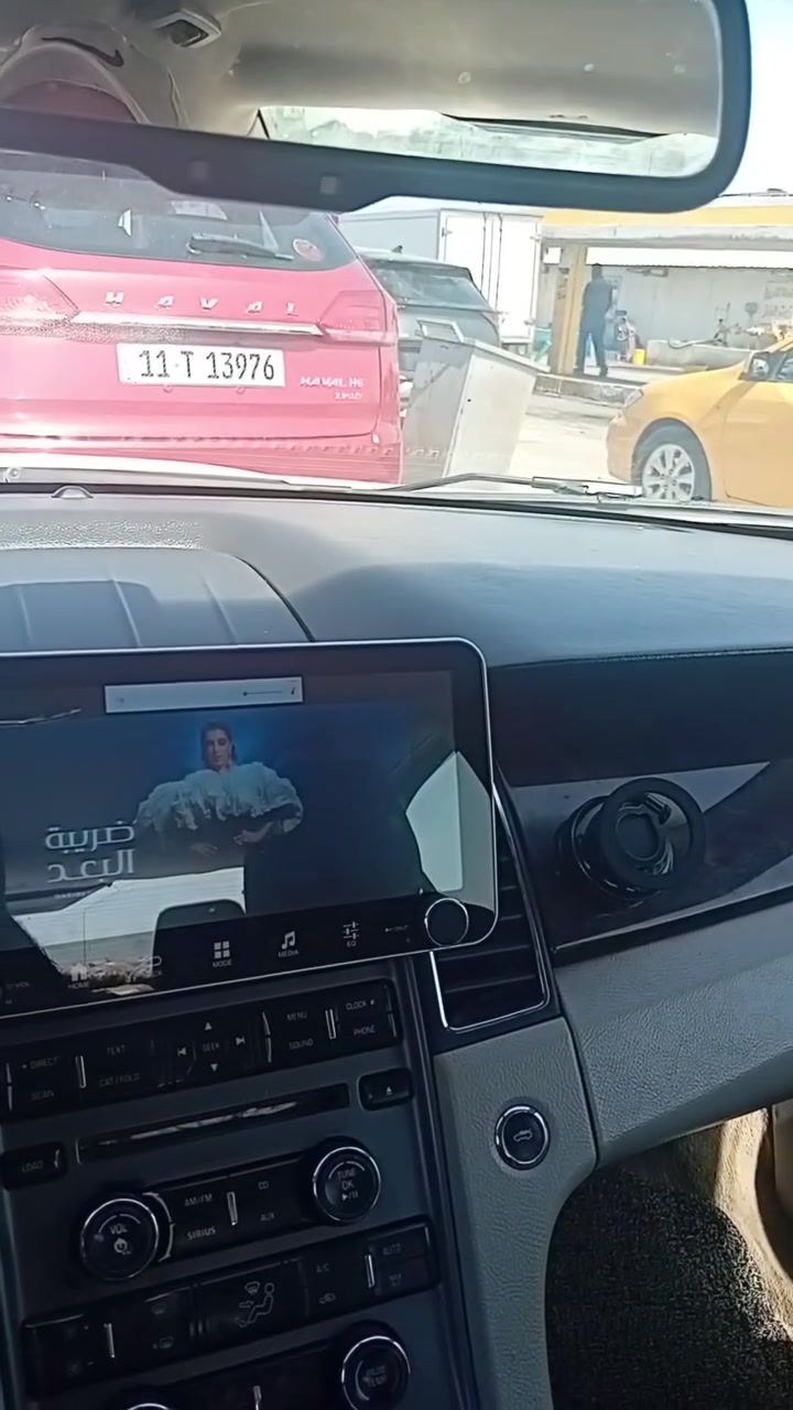 السلام عليكم ورحمت الله عيدكم مبارك اخوان عندي هاذا الشاشه للبيع لان عطل بورد التبريد وبدلته مع الشاشه فول تحكمات فول ذاكره جديد جدآ  اليريده ضمان ***********

