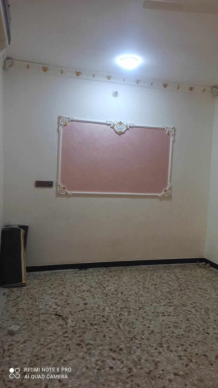 السلام عليكم دار للبيع المساحة 105 متر العنوان حي العسكري شارع جامع زين العابدين مجاور صيدلية مريم مباشرة خدمات كاملة استفسار ***********
