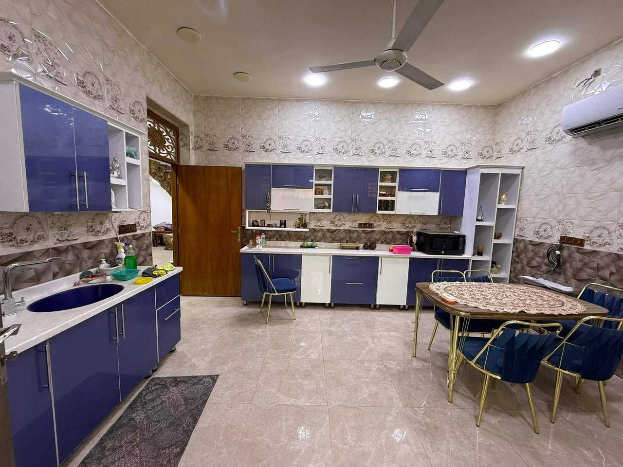 #سعر جدا #مناسب 

🏠/ دار #للـــــبيــــــع مـــع #الآثـــاث او بــدون #آثــــاث 
  
فـٓي #الــصـــحــه قــرب مــطــعــم ابــو صفاء او قـرب #مــارينا

_________________  #طــــابــــو #زراعـــــي #ســــنـــد 25

المساحـــــــة // 300م  
 
الواجهـــــــــة // 17.7م 

النــــــــــــزال //  17م 
عــرض الشــارع // 8م 
_________________
🧱🏗️ #الطابــــــــــــــق #الأرضـــــــــــــي
 غــــرفــــتين نـــوم  و صالـــــــــة وهـــــــــــول ومطبـــــــخ   ومجمــــــــــع صحيـــــــــات وگـــــــــراج ســـياره كــــبيــر جــــدا  وحديقـــــــــه كــــبيــــره  جـــدا
🧱🏗️ #الطابــــــــــــــق #الثانــــــــــــــــي

#مـــجـــــمــع صــــحـــيـــات #مـــشـــتـــرك 
_________________💲
___________________
للأستفســـــــار عــــــن السعــــــــر يرجـــــــىٰ تـــــــرگ تعليـــــق (السعـــــــــر) #وسيتــــــم #الـــــرد 
__________________

_________________💲
#مكتـــــــــب
                🏘️أمــــــــلاك بابــــــــل للعقـــــــار🏘️
#الكــــــــائن

☎️ *********** واتساب☎️‏‪0782 220 3665‬‏ واتساب
    شارع_الكرامة_قرب_الضريبة_مقابل_التخطيط_العمراني
        
_____________________________________________
