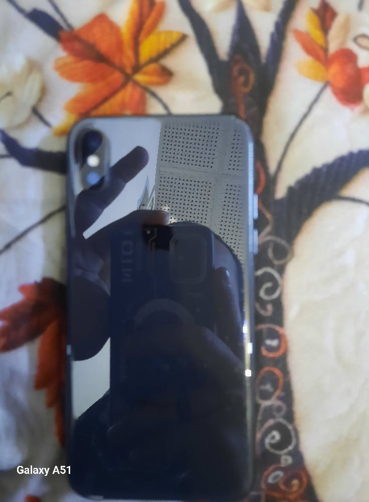 السلام عليكم عندي ايفون X العادي عارضة للبيع 
الجهاز امانت الله ممفتوح وبعدة نموذج M 
كلة شغال ومابي اي مشكلة شريحة اتصال شغالة 
فقط بطارية خدمة وفيس ايدي متوقف بسبب التحديث 
والجهاز يجي بذاكرة 256 كيكابايت يعني انسى الذاكرة 
قيم بما يرضي الله ومستعجل علا بيعتة 
مكاني بغداد البياع سويب 
رقمي:  *********** يتوفر واتساب ايضاا
