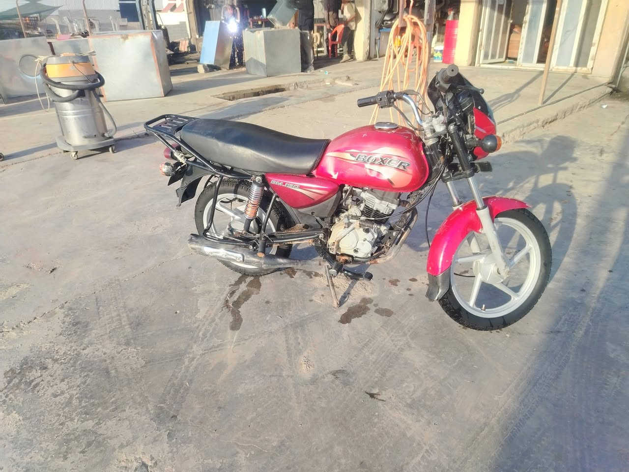 السلام عليكم للبيع
دراجه بوكسر موديل 18دراجه حلوه مال جناي كل نقص ما بيها دراجه حلوه ونضيفه اوراق اصوليه تروح ترقم كبل
دراجه كل نقص ما بيها كهربائيات سلف هندر زوج تايرات جدد دراجه تخبل مال جناي الشراي يتصل ويدلل***********
