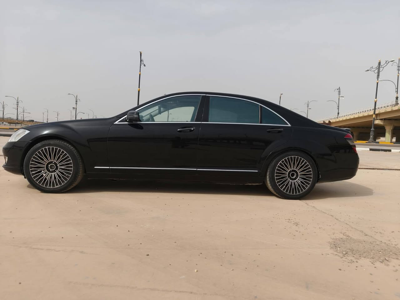 السلام عليكم للبيع مارسدس اس 550 باب طويل وارد ياباني كامل مواصفات
السعر 180 
رقم الهاتف ***********
