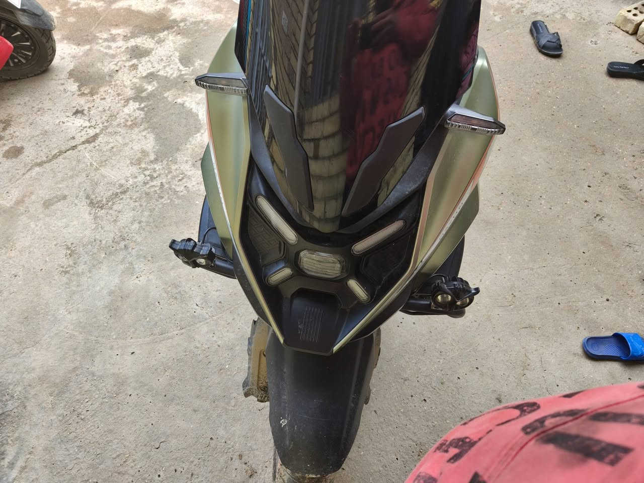 السلام عليكم دراجة شحن ليثيوم  30 امبير 72 فولت تمشي من 70 كيلو الى 90 كيلو بيهه سماعات منه وبيهه اباجي ملف 2000للبيع بعدهه جديدة زيرو مماشية استخدام شهرين مطالع بيهة سعره مليون 400 مكاني أبو غريب هاذا رقمي بي واتساب ***********
