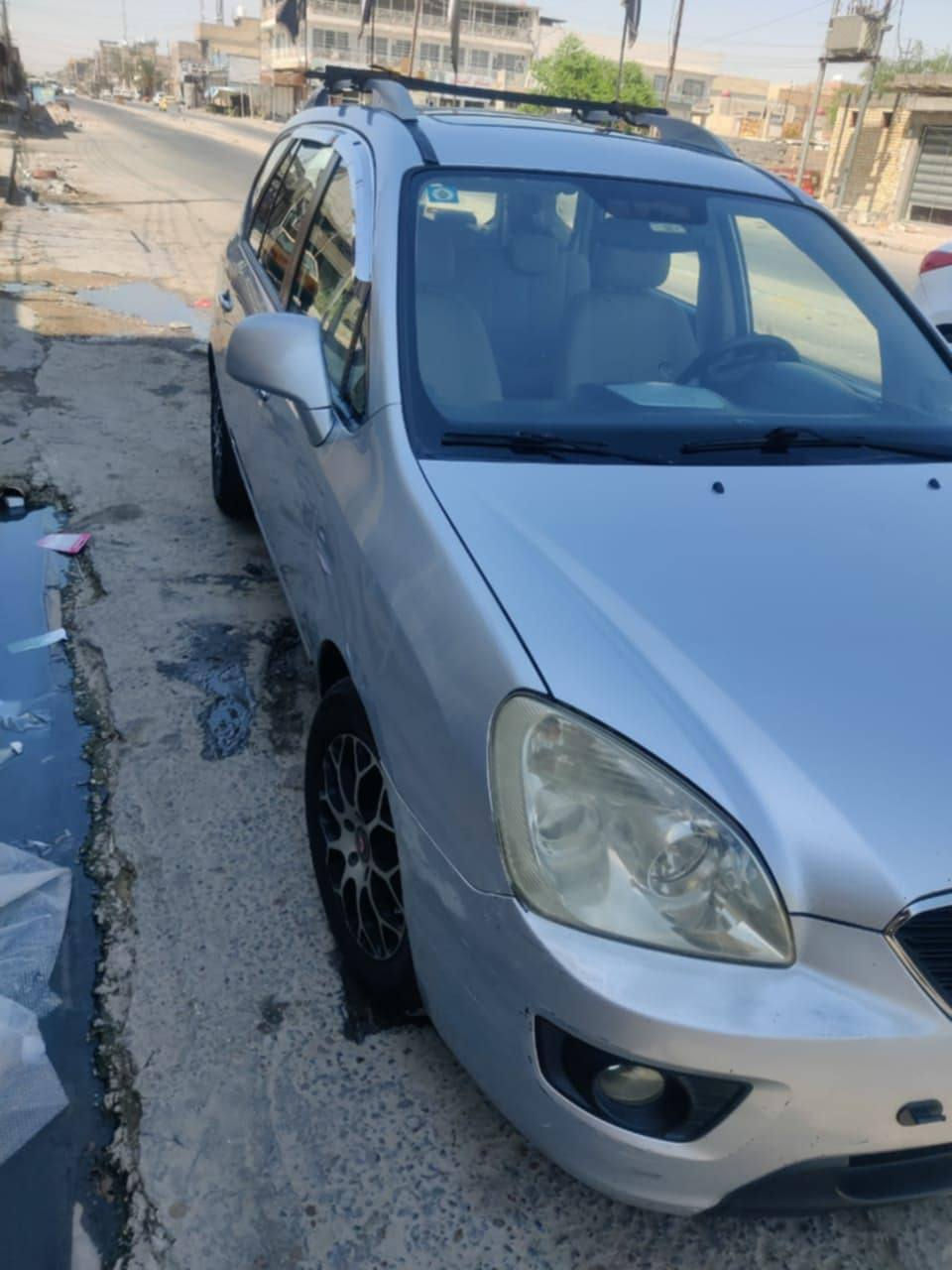 السلام عليكم 
كيا كارنز خليجي فول مواصفات موديل 12 محرك دوش 2000 رقم بغداد الدولي الجديد السنوية باسمي لغاية 2029 السيارة مكفولة ماعدا بارد بالباب خلف السايق مكان السيارة بغداد 
السعر 128  الشراي يتصل ***********
