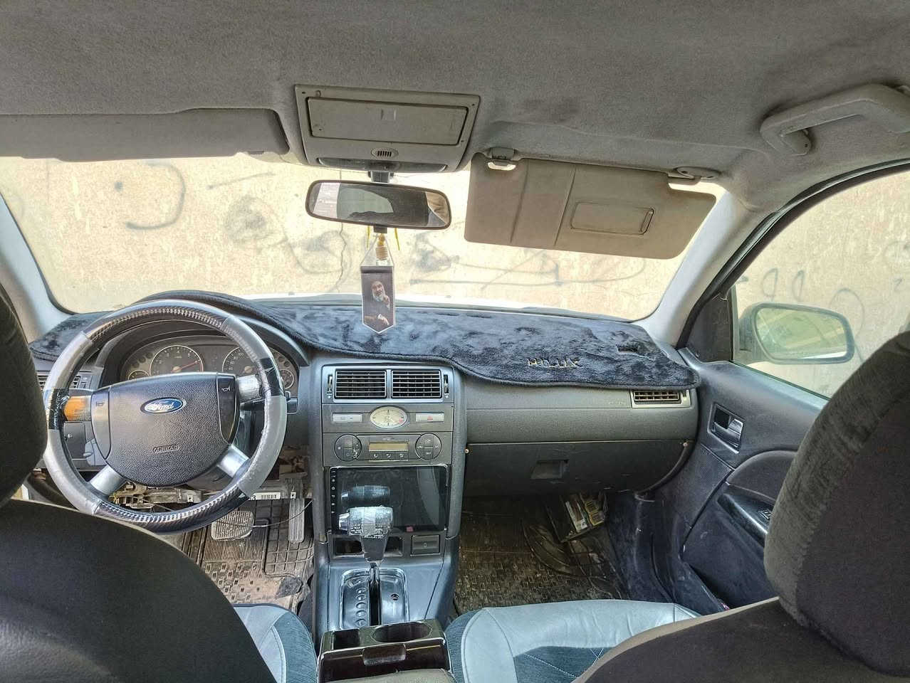 سيارة فورد 2006 لون ابيض كير يعمل بصورة جيدة بيها خيط تبخير حدادة جيده بدي بلاد بدون ضربة قوية السعر 30$ وبيها مجال العنوان البصره مركز
الاتصال *********** البصرة, العراق
