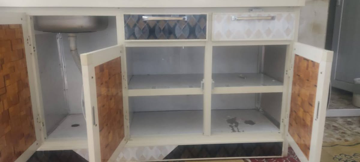 سلام عليكم طباخ 5 مشاعل شغال شرط الشغل 150 كاونتر مترين نظافه فول 225 وبي مجال قليل كلش عنوان نجف حي الزهراء ***********
